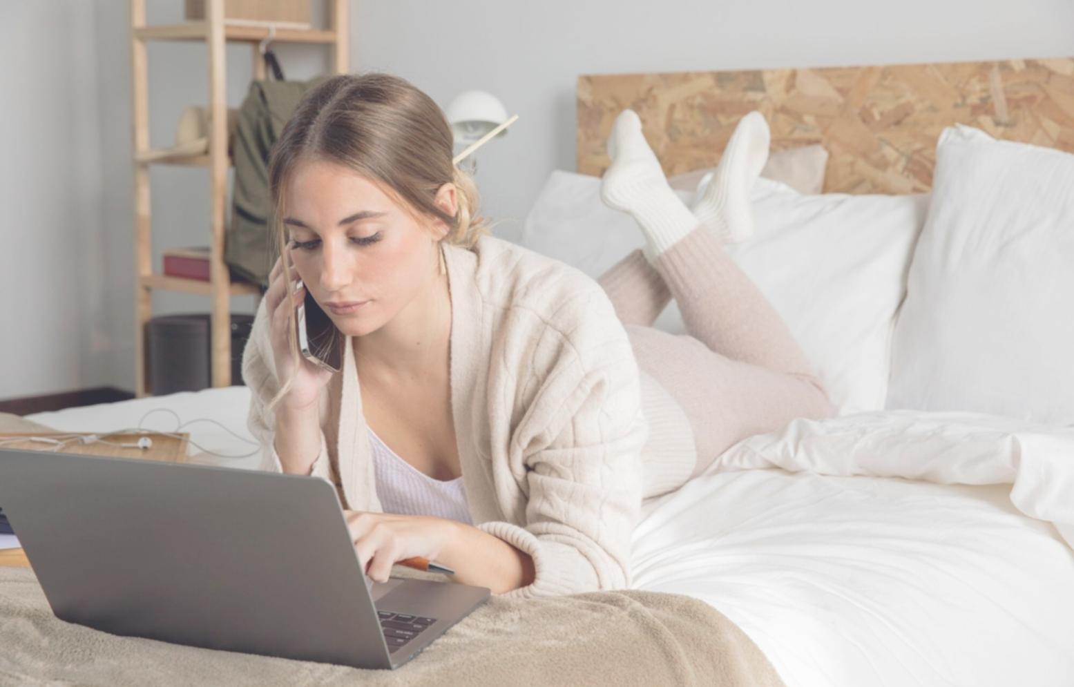 Espace de travail avec cahiers de budget